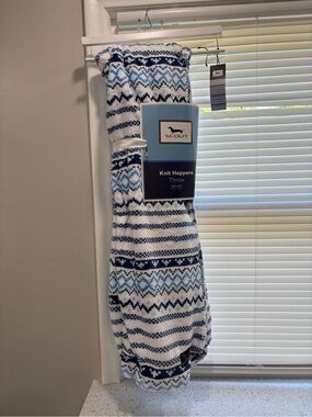 NWT Scout Blue and White Knit Throw- Knit Happens